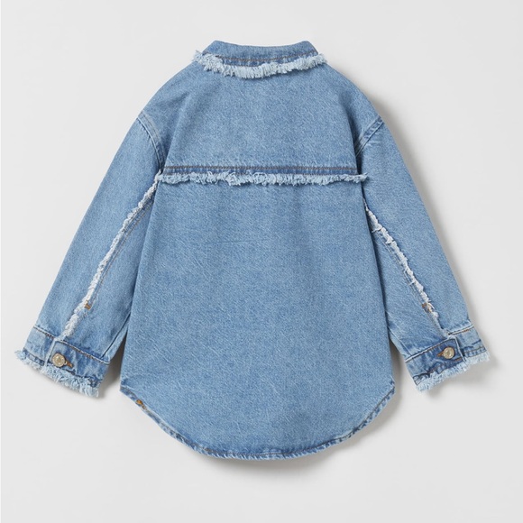 Zara FRAYED DENIM OVERSHIRT WITH RHINESTONES
PRICE NOT AVAILABLE
OUT - Picture 2 of 4